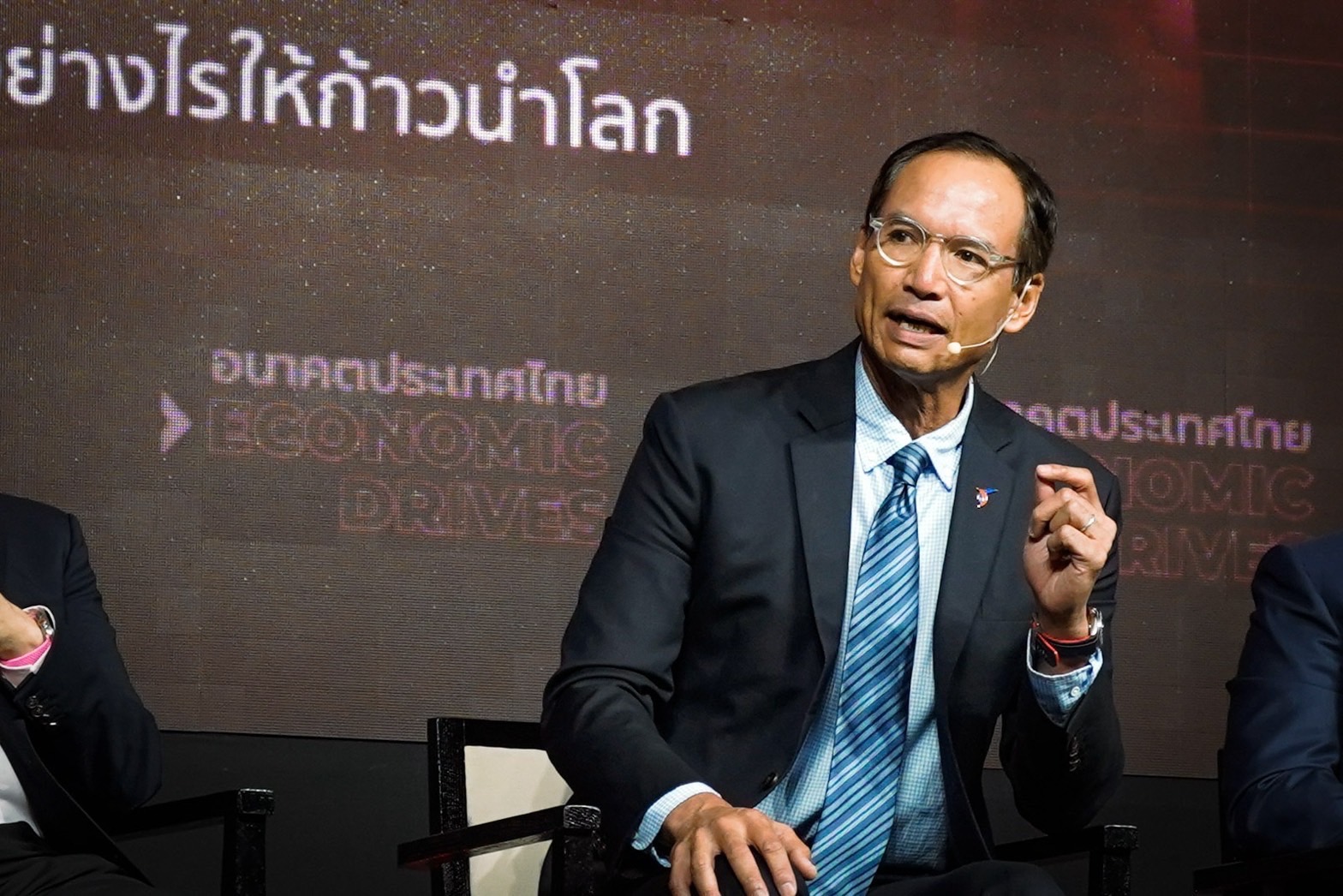 "กรณ์" ชูเศรษฐกิจสายเทคสร้างดิจิทัลอีโคโนมี หนุนดึงผู้เชี่ยวชาญที่ถูกปลดจากซิลิคอนวัลเลย์เกือบ 1แสนคนเข้ามาร่วมภารกิจ