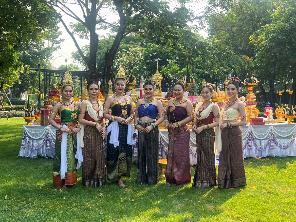 'ธัญญ่า อาร์สยาม' ปลื้มปิติ พี่น้องศิลปิน ร่วมทำบุญถวายเสียง-รำบวงสรวง เทพเทวาพญานาคราช เสริมสิริมงคล