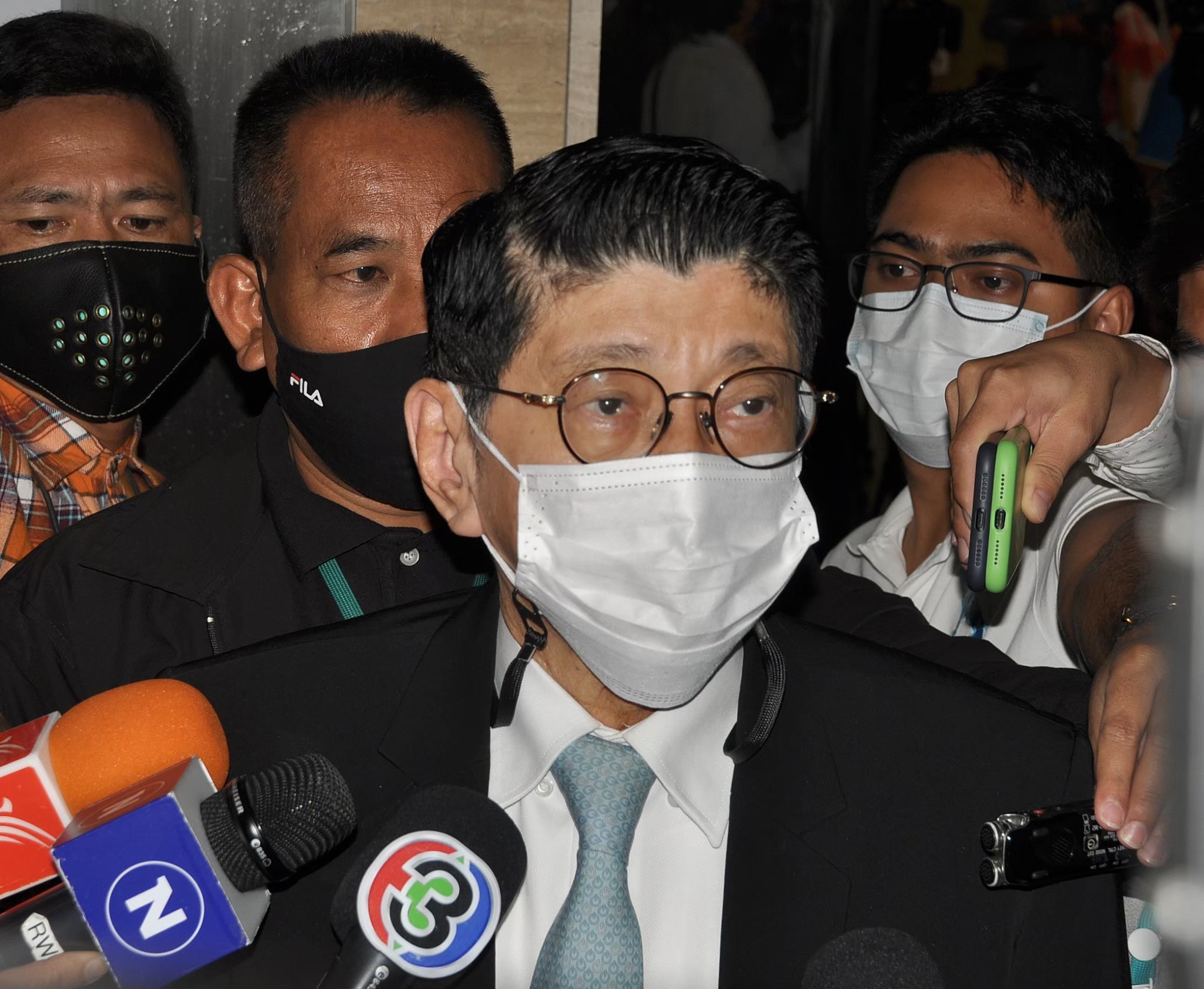" วิษณุ" ชี้วิปรับฟังเสียงสะท้อนฝ่ายค้านต้องแก้ปัญหาคุมองค์ประชุม บอก "ร่างรัฐธรรมนูญ" ที่ตกไป ยื่นอีกทำได้ 