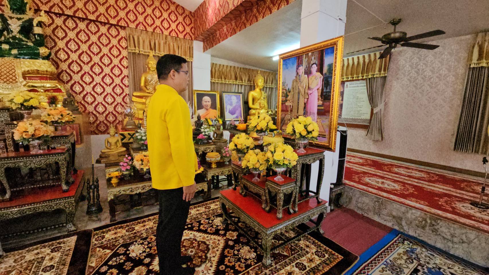 ผวจ.ชลบุรี พาเข้าวัดวันธรรมสวนะ และเฉลิมพระเกียรติพระบาทสมเด็จพระเจ้าอยู่หัว เนื่องในโอกาสมหามงคลเฉลิมพระชนมพรรษา 6 รอบ 