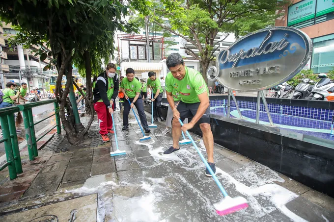 "ชัชชาติ" ร่วม Big Cleaning Day อโศกโมเดล "มศว" ชวนมหา'ลัย ในกทม. ร่วมต่อจิ๊กซอว์ดูแลเมือง 
