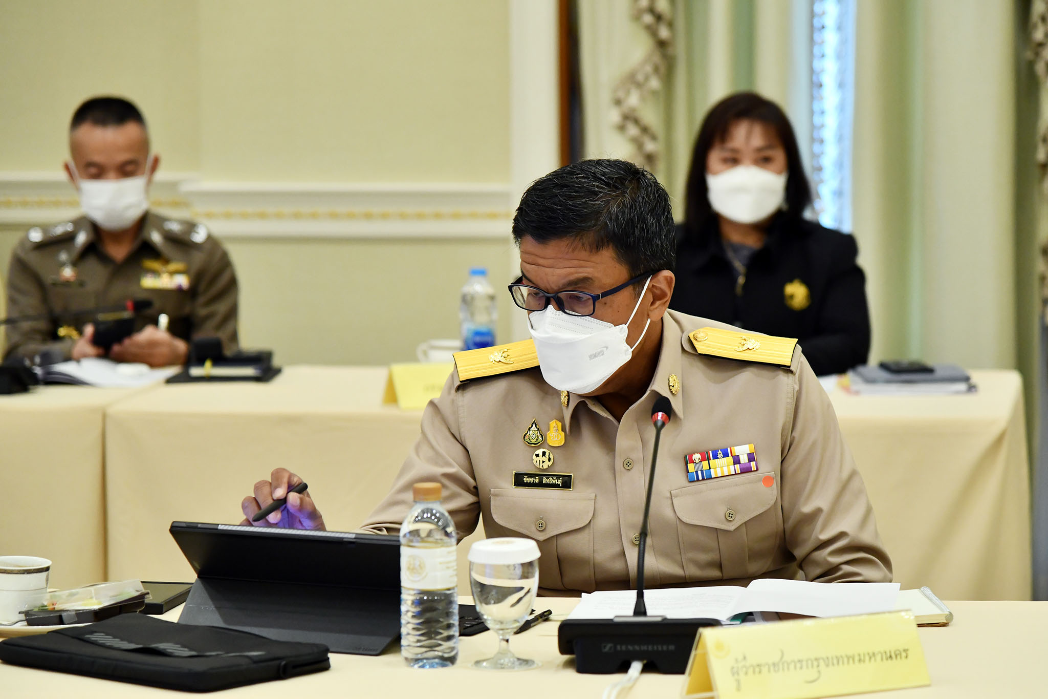"ชัชชาติ" บอกอย่าทำให้เป็นประเด็นปมเอาสายไฟลงดิน ชี้ "กทม.-รัฐบาล"  ทำงานควบคู่กันไป 
