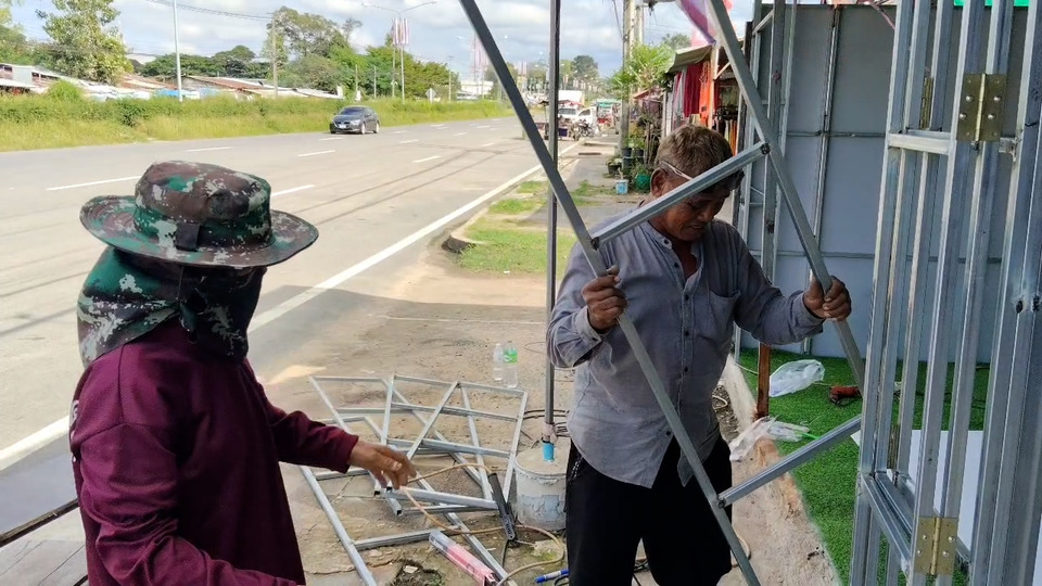 ชาวบ้านกาบเชิงเร่งเก็บเกี่ยว-ร้านค้าทำประตูมิดชิด พร้อมอพยพทันทีหวั่นสงครามปะทุ 