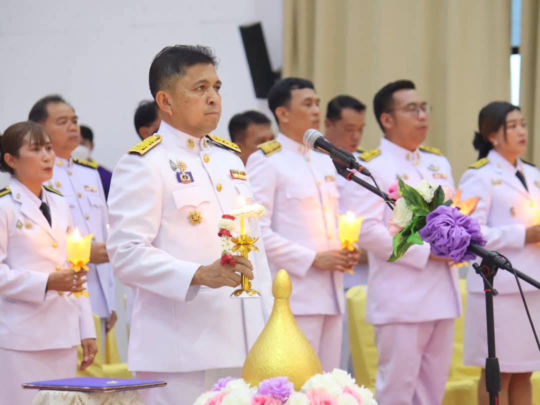 อ.แสวงหา จัดพิธีถวายพระพรชัยมงคลแด่ "พระราชินี"