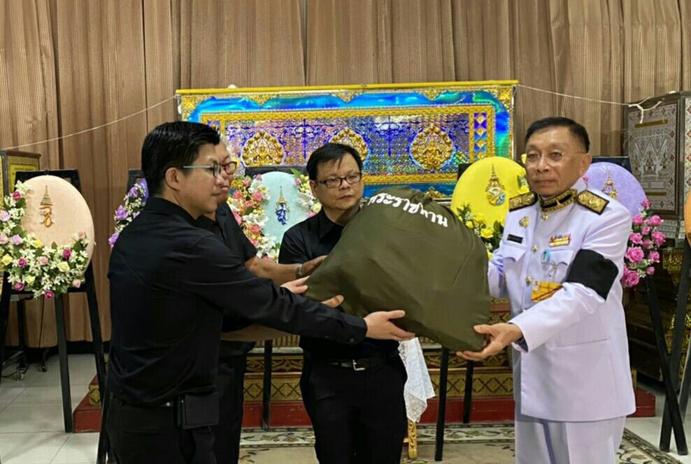 "ในหลวงร.10" โปรดเกล้าฯ ให้ "องคมนตรี" เป็นประธานพระราชทานน้ำหลวงอาบศพ แก่ประชาชนที่เสียชีวิตจากเหตุการณ์กราดยิงในพื้นที่จังหวัดนครราชสีมา 