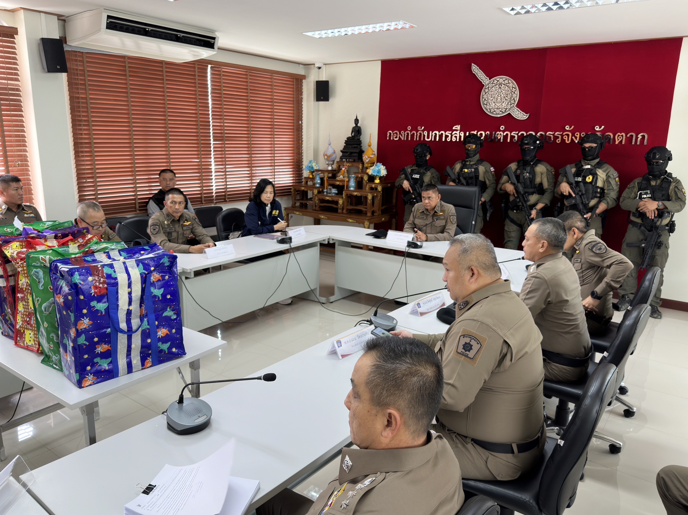 บินลัดฟ้าสกัดแก๊งไฮบริด ขนเงินข้ามประเทศ ตร.ไซเบอร์ สนธิกำลังปปง.สั่งยึดเงินสด 80 ล้าน 
