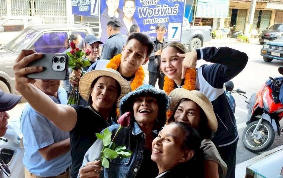 "ซาบีดา–มนัญญา" ลุยโค้งสุดท้าย เขต 3 ประจวบฯ หนุน “นายกเดียร์” เบอร์ 7 ปักธงภูมิใจไทย