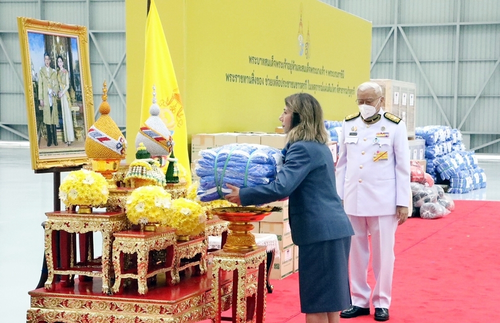 "ในหลวง-พระราชินี" พระราชทานสิ่งของช่วยเหลือชาวตุรกีประสบภัยแผ่นดินไหว