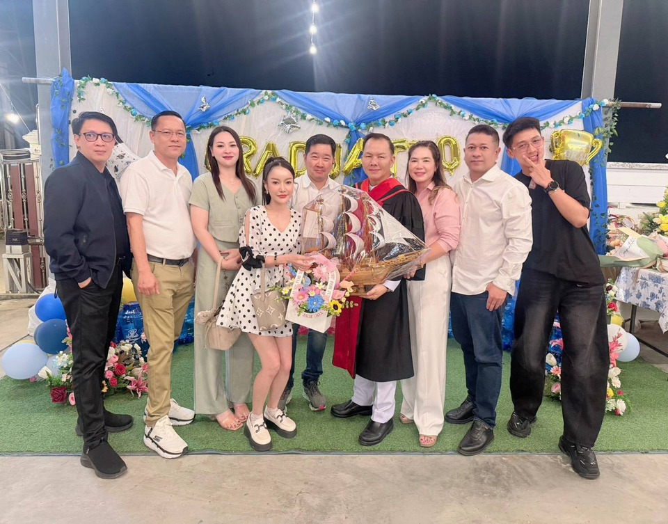 "MPA 67" ร่วมแสดงความยินดี “ธีระศักดิ์ รองเก่ง” ฉลองความสำเร็จปริญญาโท พร้อมอวยพรวันเกิดอย่างอบอุ่น