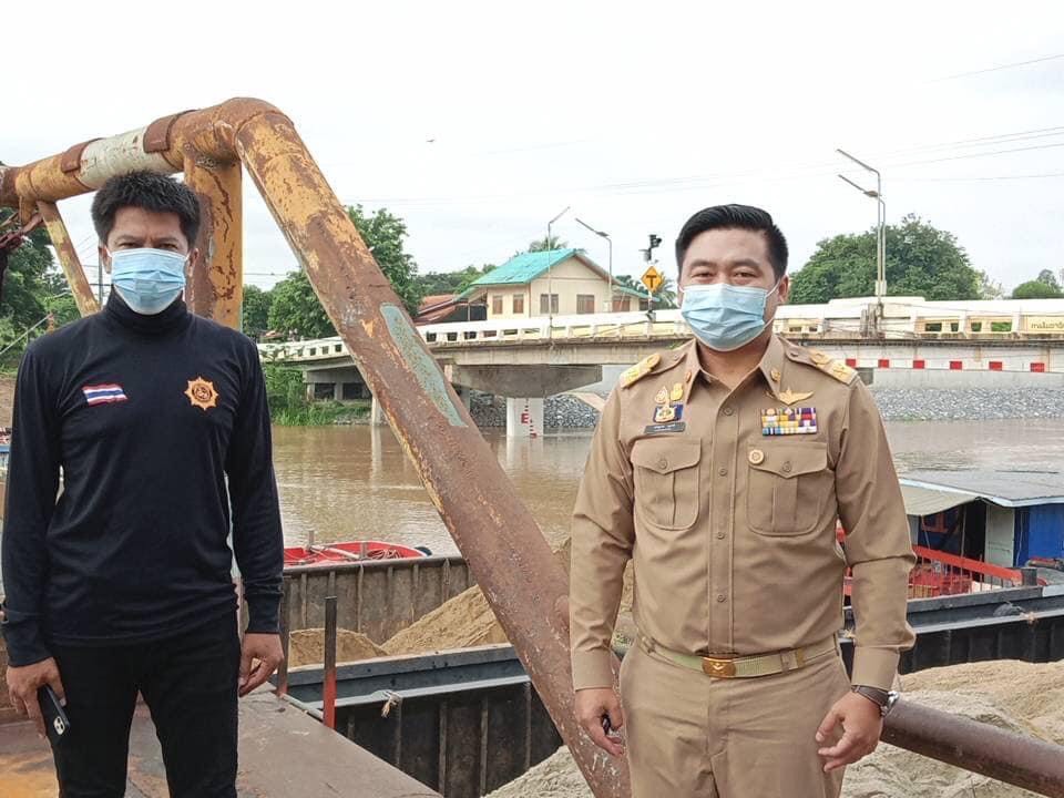 นายอำเภอป่าโมก ลงพื้นที่เก็บข้อมูลคลองบางโผงเผง  พร้อมประชุมแผนเผชิญเหตุ หากทางชลประทานปล่อยน้ำมากขึ้น