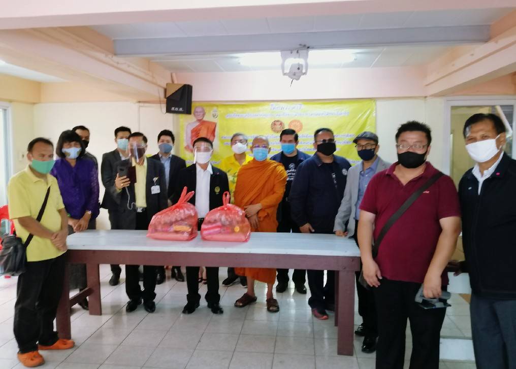 ส.ว.ร่วมกับวัดราชสิงขร เปิดโรงทานเคลื่อนที่ให้ผู้พิการทางสายตาสู้ภัยโควิด