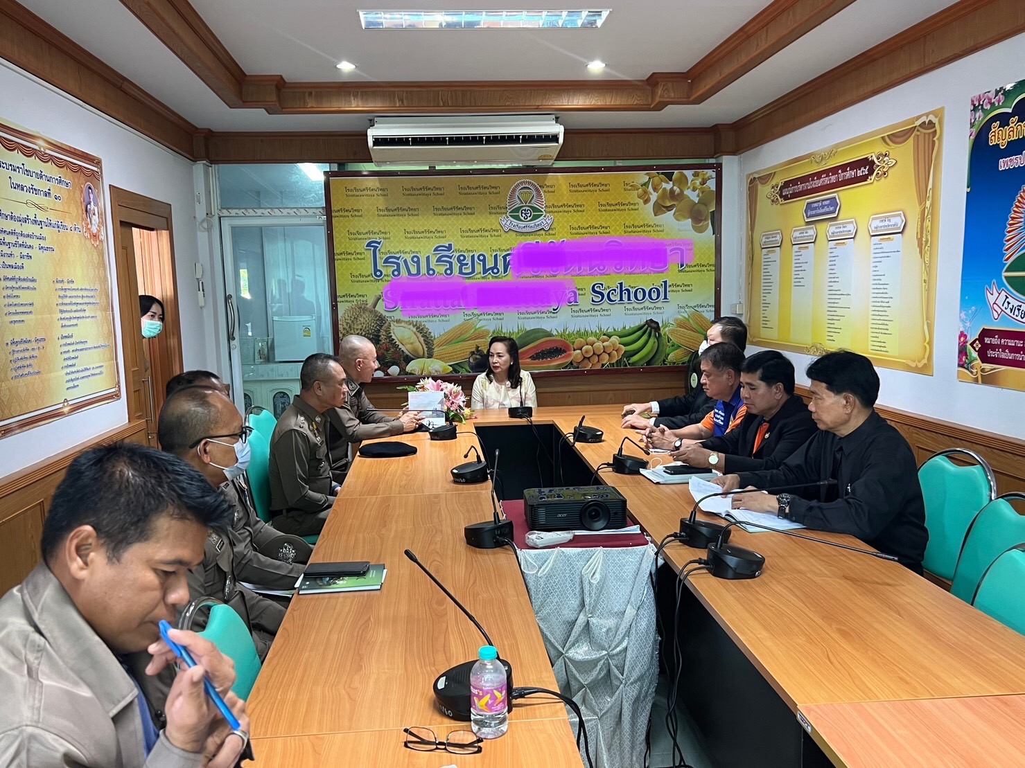ผู้การตำรวจศรีสะเกษ ลงพื้นที่ให้ความเป็นธรรมคดี นร.ม.2 แทงกันตายในโรงเรียน