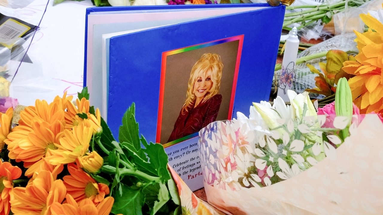 DOLLY PARTON การจากลาของผู้หญิงที่ยิ่งใหญ่