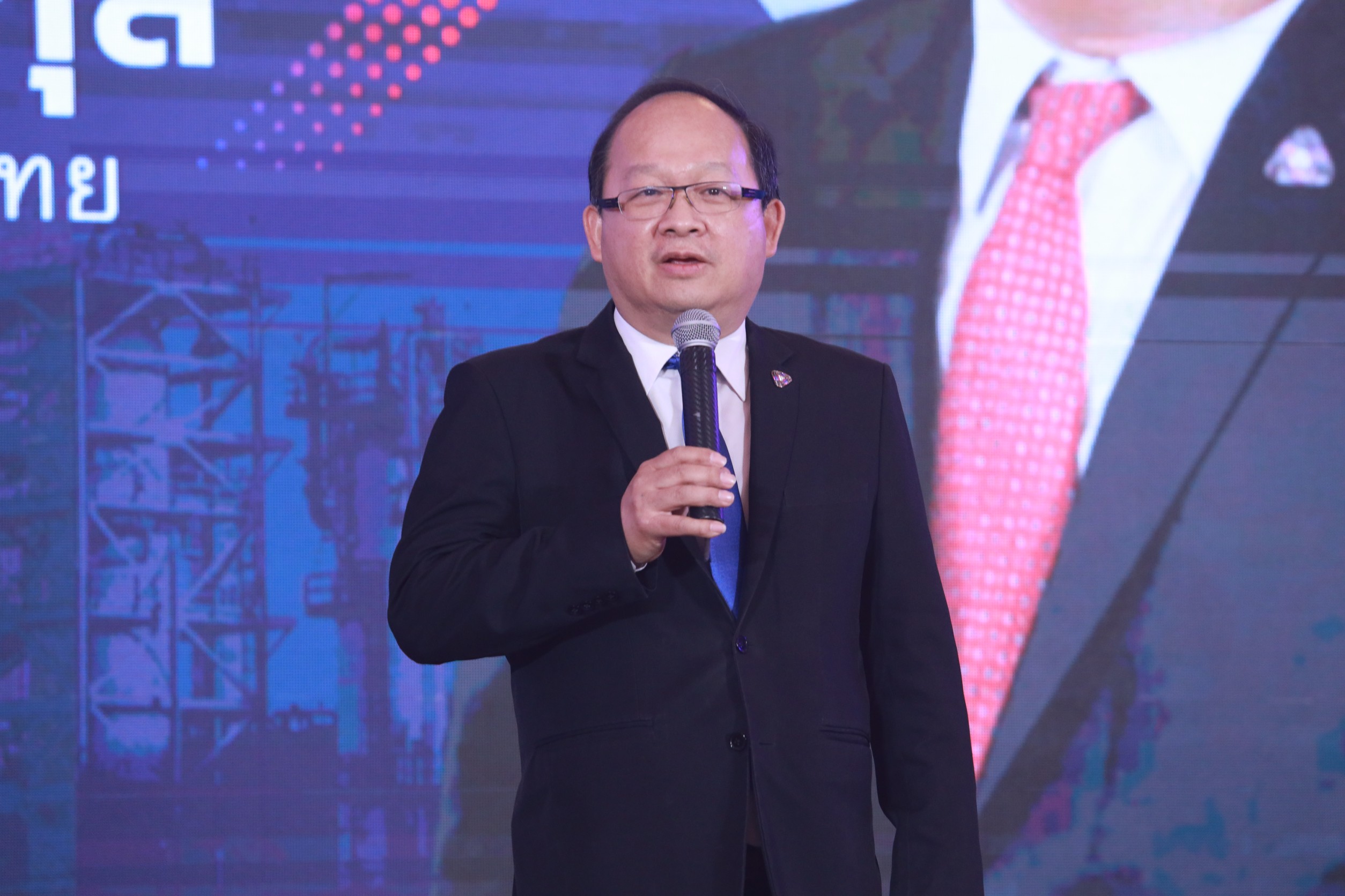 "ส.อ.ท." ขานรับรัฐบาลเศรษฐา ประชุม ครม.นัดแรกลดค่าน้ำมัน-ไฟทันที ส่วนขึ้นค่าแรงปีนี้ยังไม่ถึงเวลา ศก.ยังไม่ฟื้น