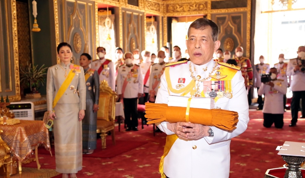 "ในหลวง-พระราชินี" เสด็จฯ ถวายผ้าพระกฐิน ณ วัดราชบพิธสถิตมหาสีมาราม 