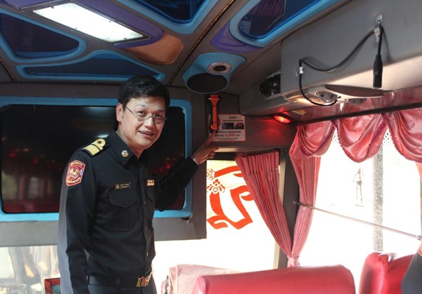 ขนส่งอุตรดิตถ์ คุมเข้มผู้ประกอบการขนส่ง ตรวจสอบความพร้อมของรถและผู้ขับรถ เตรียมพร้อมรับมือช่วงเทศกาลสงกรานต์ 