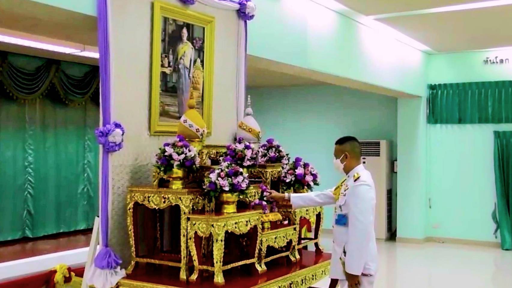 หน่วยบัญชาการสงครามพิเศษร่วมทำบุญตักบาตร-ลงนามถวายพรเนื่องในวันเฉลิมพระชนมพรรษา 68 พรรษาสมเด็จพระกนิษฐาธิราชเจ้า
