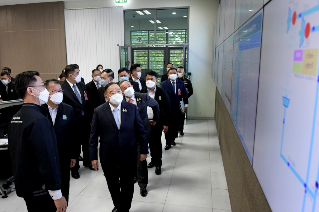 "บิ๊กป้อม" เกาะติดสถานการณ์น้ำ สั่งทุกหน่วยงานเร่งช่วยประชาชนอย่างเต็มที่