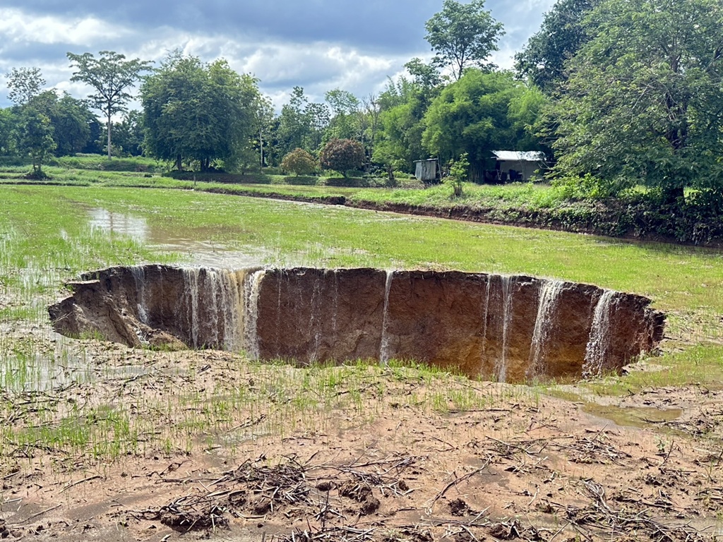 ชาวบ้านโวย! หลุมยุบไร้คนแก้ ฝนซ้ำเสียหายหนักกว่าเดิม