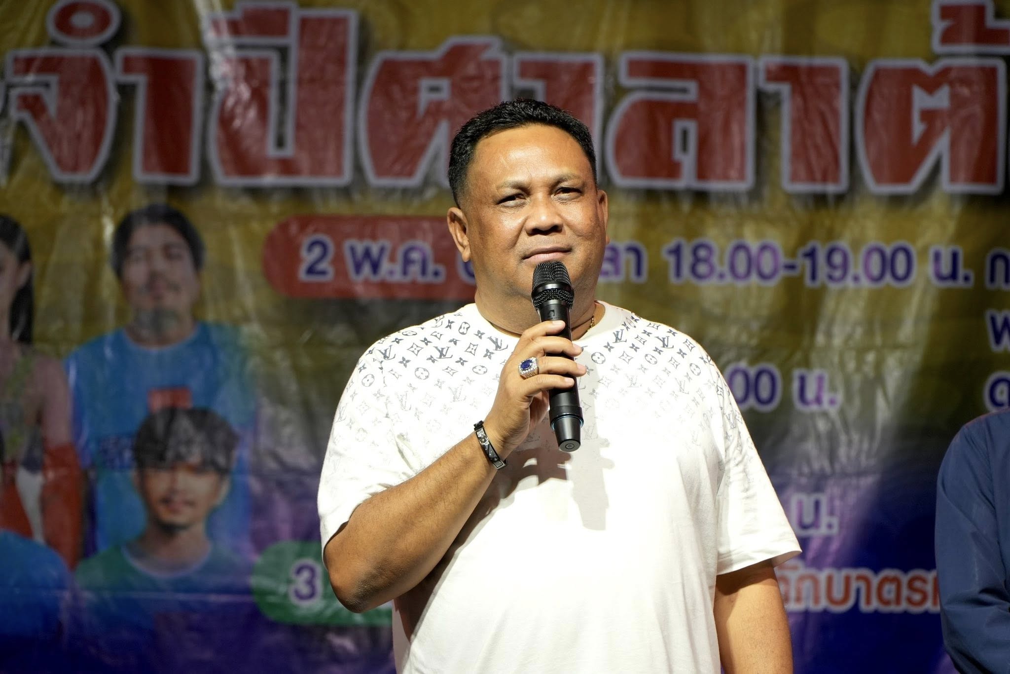 "โกถึก" พ่อ "สจ.กอล์ฟ" โพสต์เสียใจ แสดงจุดยืนไม่สนับสนุนความรุนแรงเด็ดขาด ลั่นเจ้านายคือประชาชน