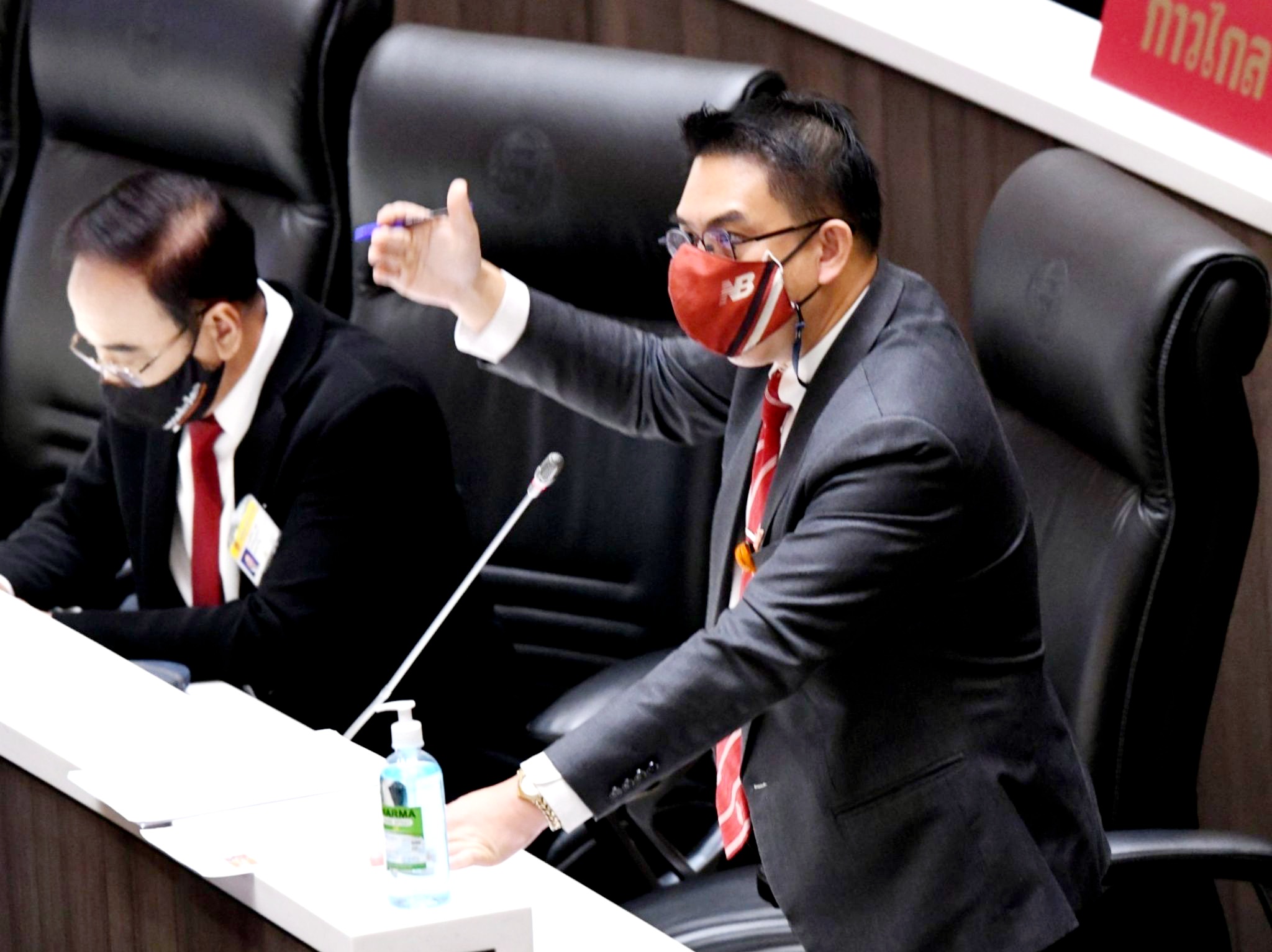 “ก้าวไกล” จัดหนักรบ.ลูกทรพีตั้งงบไร้สามัญสำนึก  หมดเม็ดงบกองทัพ 