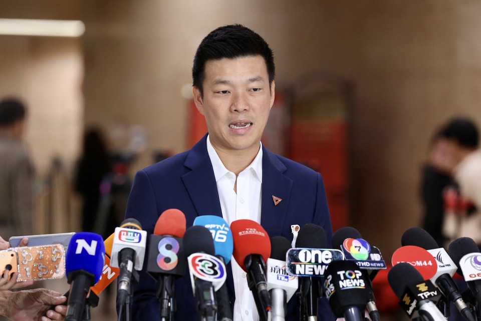 'ณัฐพงษ์' จับตาแต่งตั้งโยกย้ายข้าราชการ ส่อโยงรับมือซักฟอก-เคลียร์คดี 'เขากระโดง-ฮั้ว สว.' จี้ กกต. ส่งศาลฟันผู้ผิด