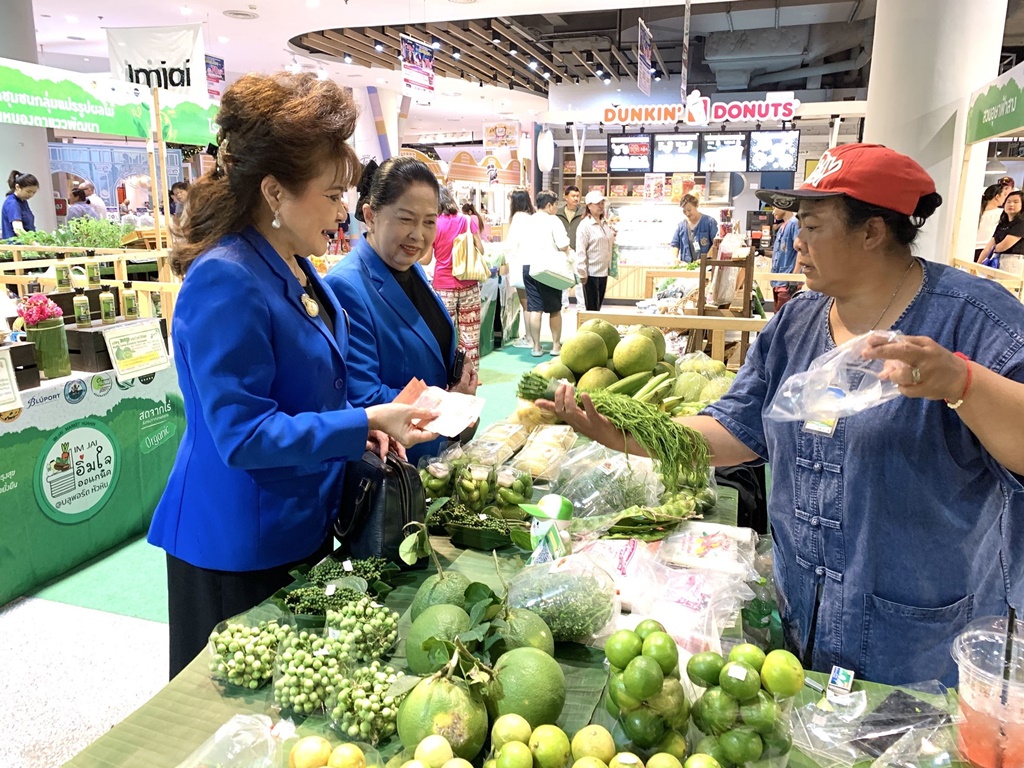 “บลูพอร์ต” บูม “ตลาดอิ่มใจ” กับสินค้าเกษตรอินทรีย์มากมาย เอาใจสายคนรักสุขภาพ