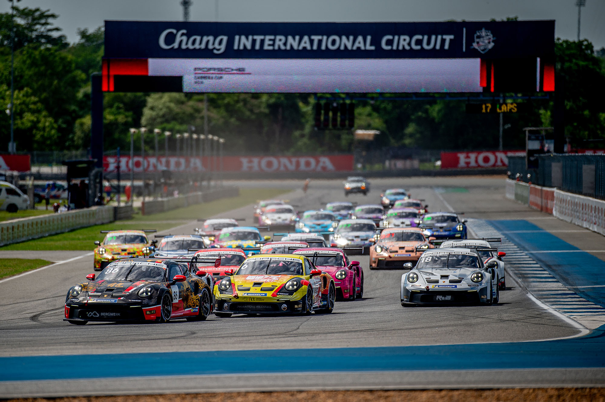  Porsche Carrera Cup Asia ปิดฉากประทับใจ! คนไทยทำได้ "เทอร์โบ-มั่นคง" เบิ้ลแชมป์โฮมเรซ 
