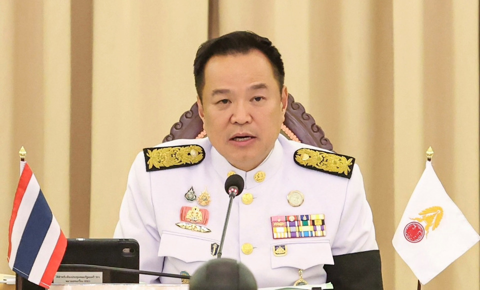  'นายกฯอนุทิน' ประชุม ครม.นัดพิเศษ กำชับ รมต. เข้ากระทรวงทำงานทันที ห้ามขาดประชุมทุกอังคาร ย้ำไม่มีพรรคร่วมรัฐบาล