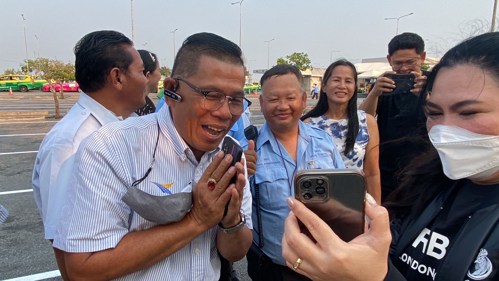 “ลุงป้อม” ขอบคุณ “โชเฟอร์แท็กซี่” ช่วยดูแล ปชช.ช่วงสงกรานต์ รับปากดูแลราคาพลังงาน