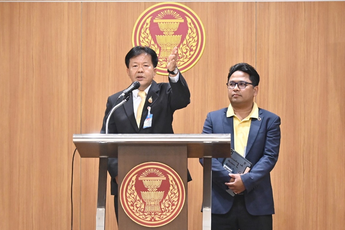 "เลขาฯสภาฯ" แจงเหตุอิฐแดงหล่นทับคนงานไม่ใช่กำแพงผนังถล่ม แต่เป็นอิฐที่กองบนนั่งร้านตก  