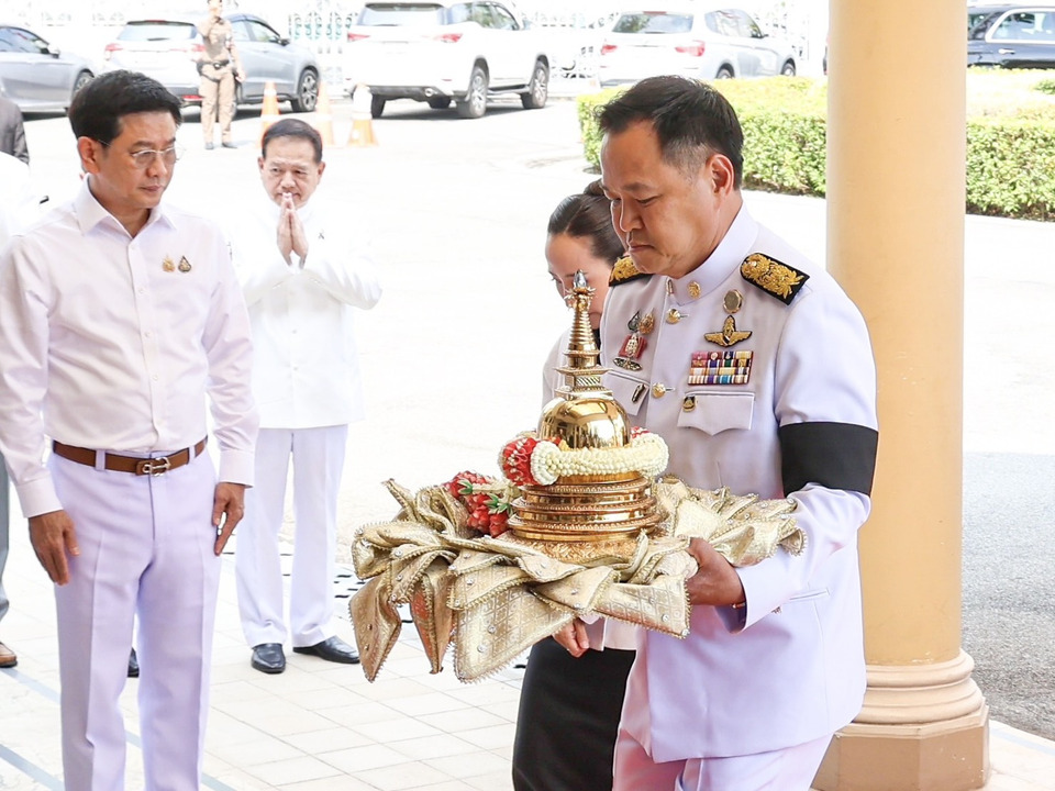 นายกฯอัญเชิญพระบรมสารีริกธาตุจากศรีลังกา ประดิษฐานชั่วคราว ณ ทำเนียบรัฐบาล 