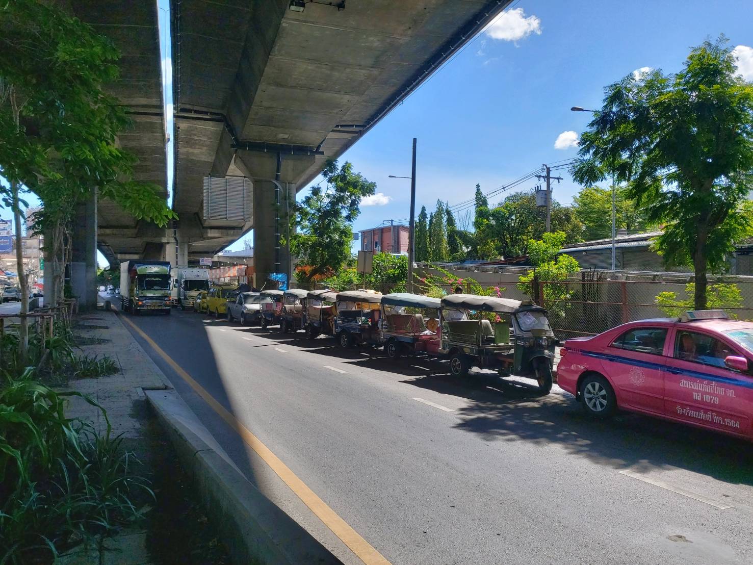 ปัญหาการจราจรติดขัดเพราะเหตุใด อะไรคือสาเหตุ