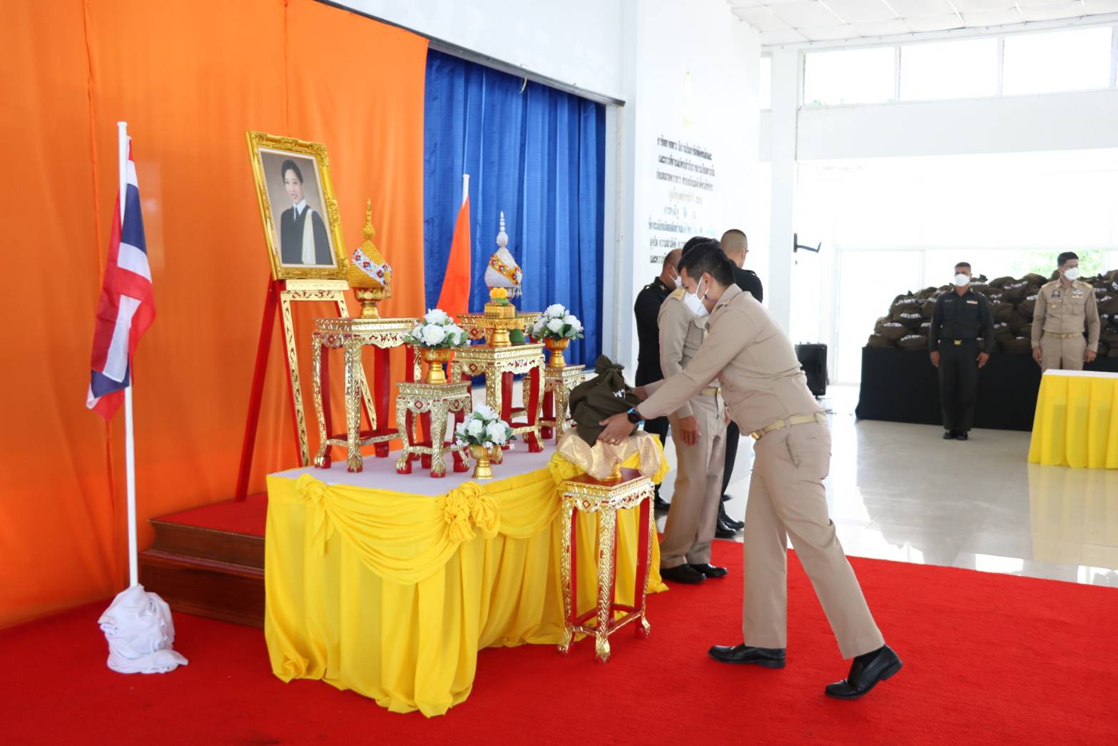 มอบถุงห่วงใยพระราชทาน ช่วยเหลือเยียวยาผู้ติดเชื้อไวรัสโควิด-19 ในพื้นที่จังหวัดสตูล