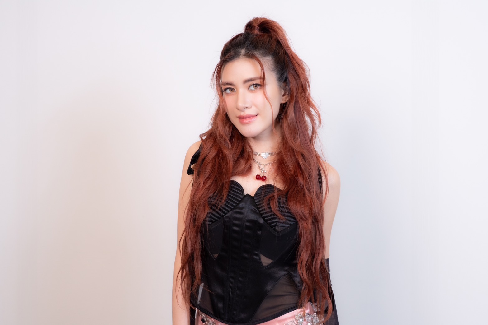 รักไม่จำกัดนิยาม ของ POPPY C.ยืนเคียงข้าง LGBTQIA+ เปิดใจรับ สมรสเท่าเทียม 