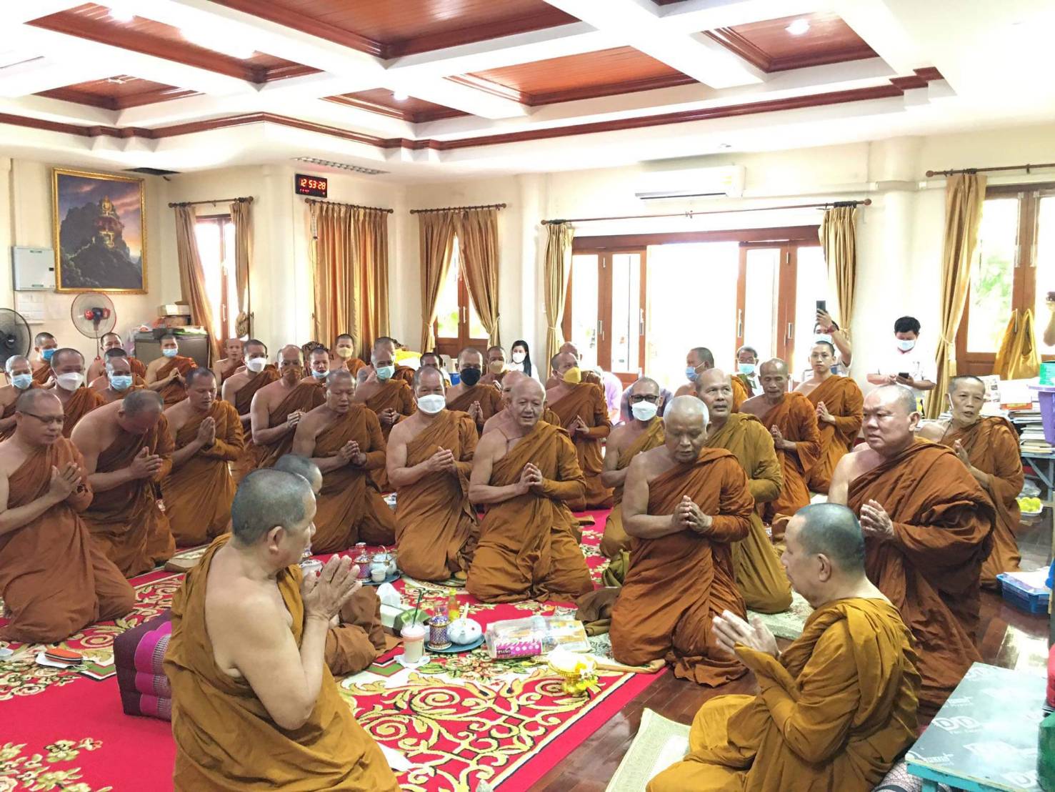 พระสายป่าทั่วอีสานสวดขอขมาคาราวะสามีจิกรรม ถวายกำลังใจ "พระเทพสารเมธี"