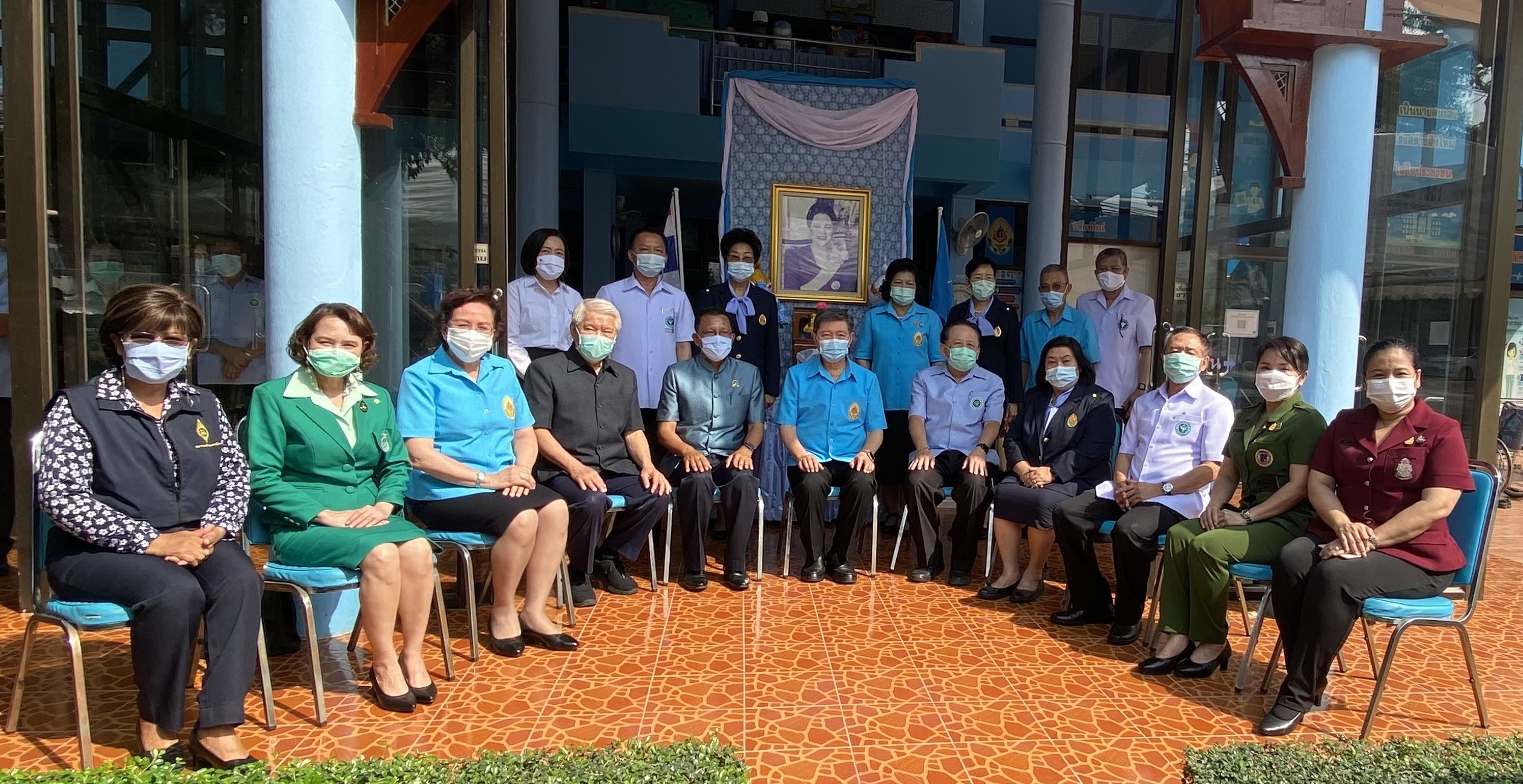 ประธานมูลนิธิสถานีอนามัยเฉลิมพระเกียรติ 60 พรรษา นวมินทราชินี นำทีม เยี่ยมสถานีอนามัยเฉลิมพระเกียรตินครหลวง 