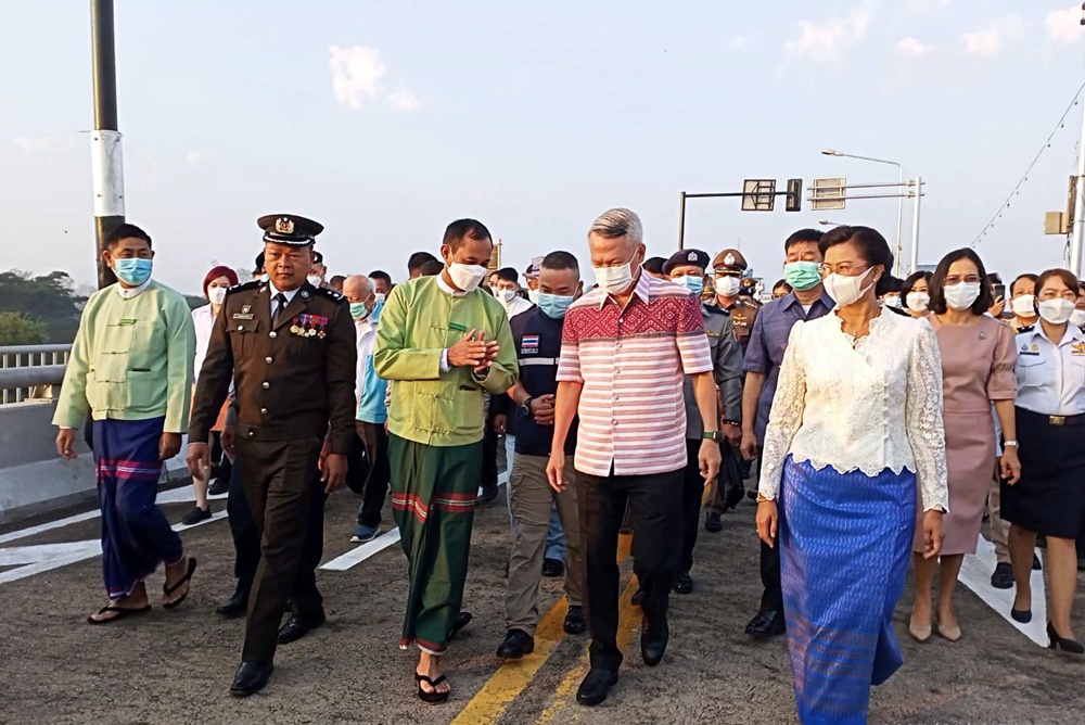 คึกคัก!! พ่อเมืองตาก-ผู้ว่าฯเมียวดี ร่วมเปิดสะพานมิตรภาพฯแห่งที่ 1 ด่านแม่สอด กระตุ้นเศรษฐกิจ-ท่องเที่ยวชายแดน 