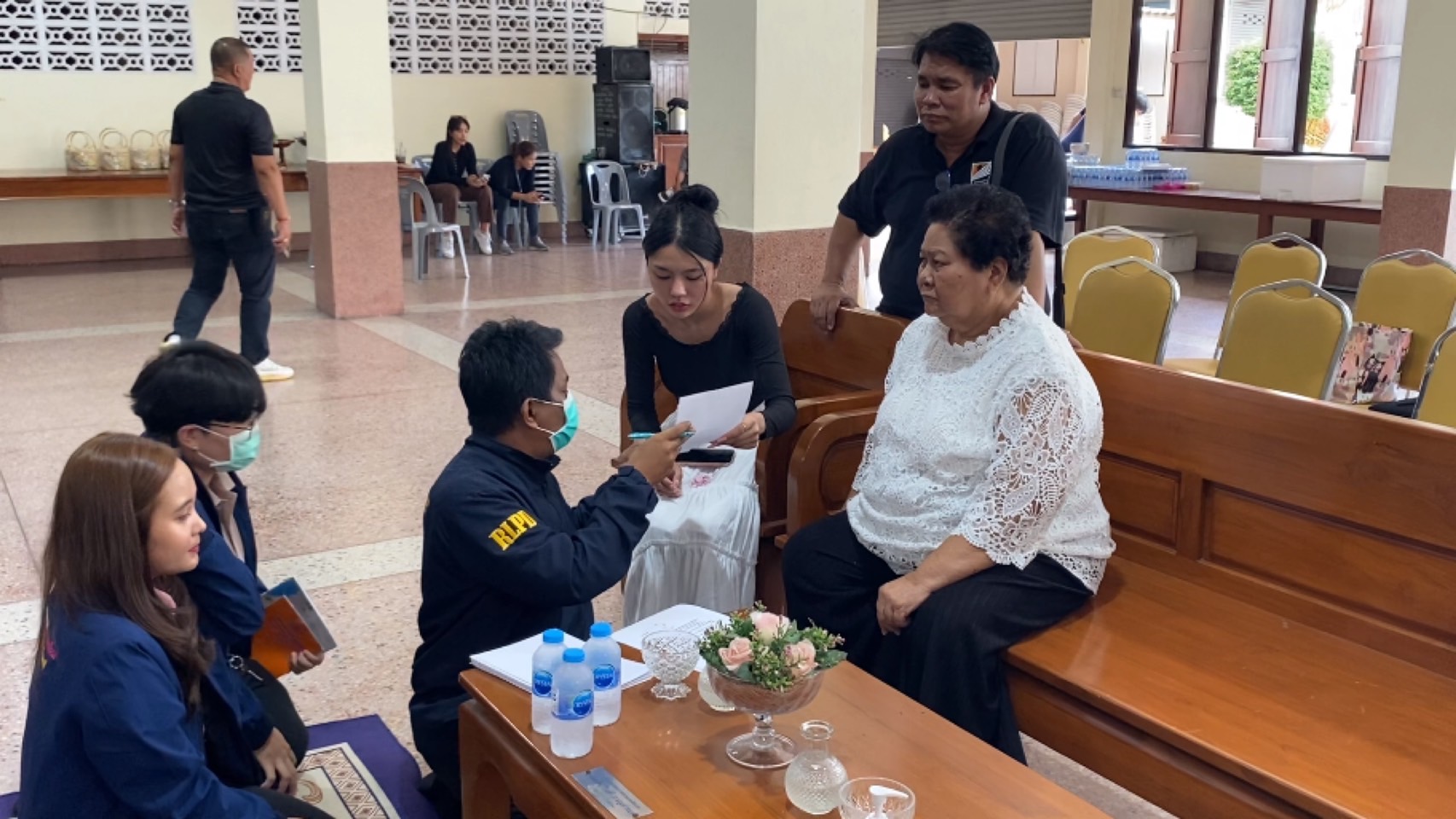  ญาติร่ำไห้นำร่างเหยื่อโฟโต้ สวดอภิธรรมคืนแรก ขณะเพื่อนบ้านเผยผู้ตายเข้าฝัน 
