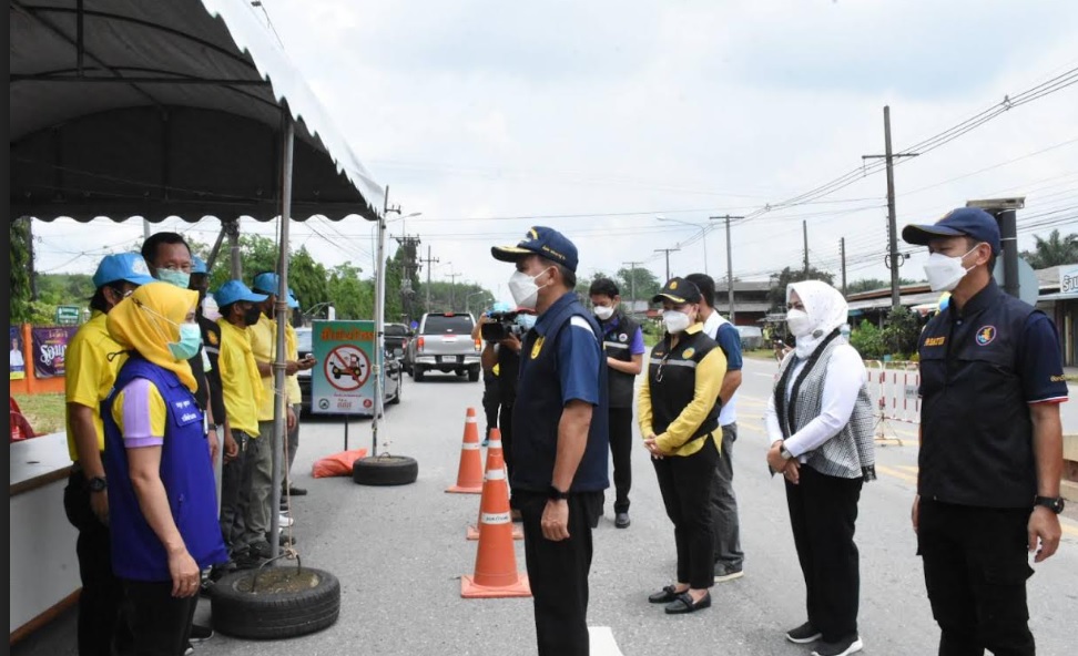 ผู้ว่าฯสตูลเยี่ยมศูนย์ปฏิบัติการป้องกัน  ลดอุบัติเหตุทางถนนช่วงเทศกาลสงกรานต์ 2565 