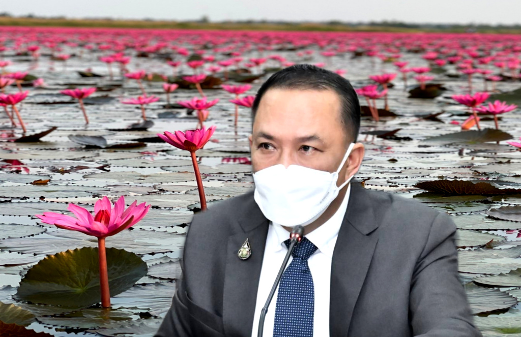 เปิดล่องเรือชม “ทะเลบัวแดง” ได้แล้ว! หลัง ชป.เคลียร์จอกหูหนูยักษ์