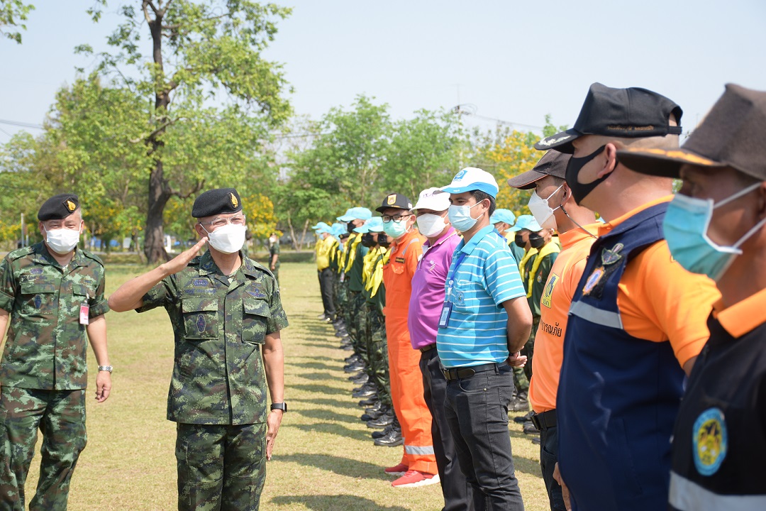 ผู้บัญชาการมณฑลทหารบกที่ 27 จัดโครงการ  ราษฎร์-รัฐร่วมใจช่วยภัยแล้งประจำปี