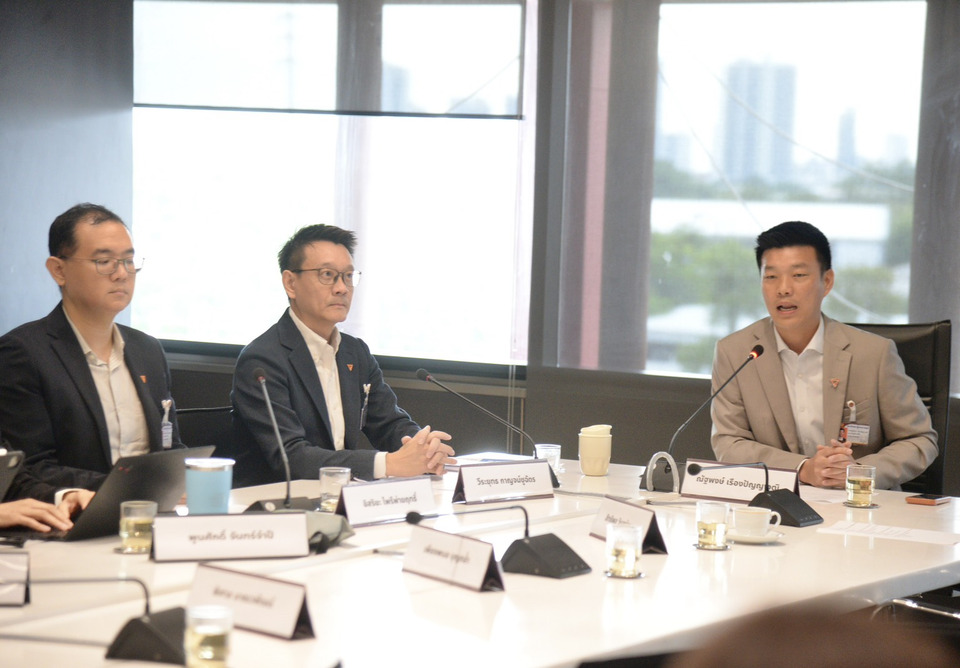 “ครม.เงา” พรรคประชาชน จี้รัฐบาลทบทวนทิศทางเศรษฐกิจ ฉะแขวนอนาคตกับ Data Center-ขึ้นภาษีรถยนต์ผิดฝาผิดตัว