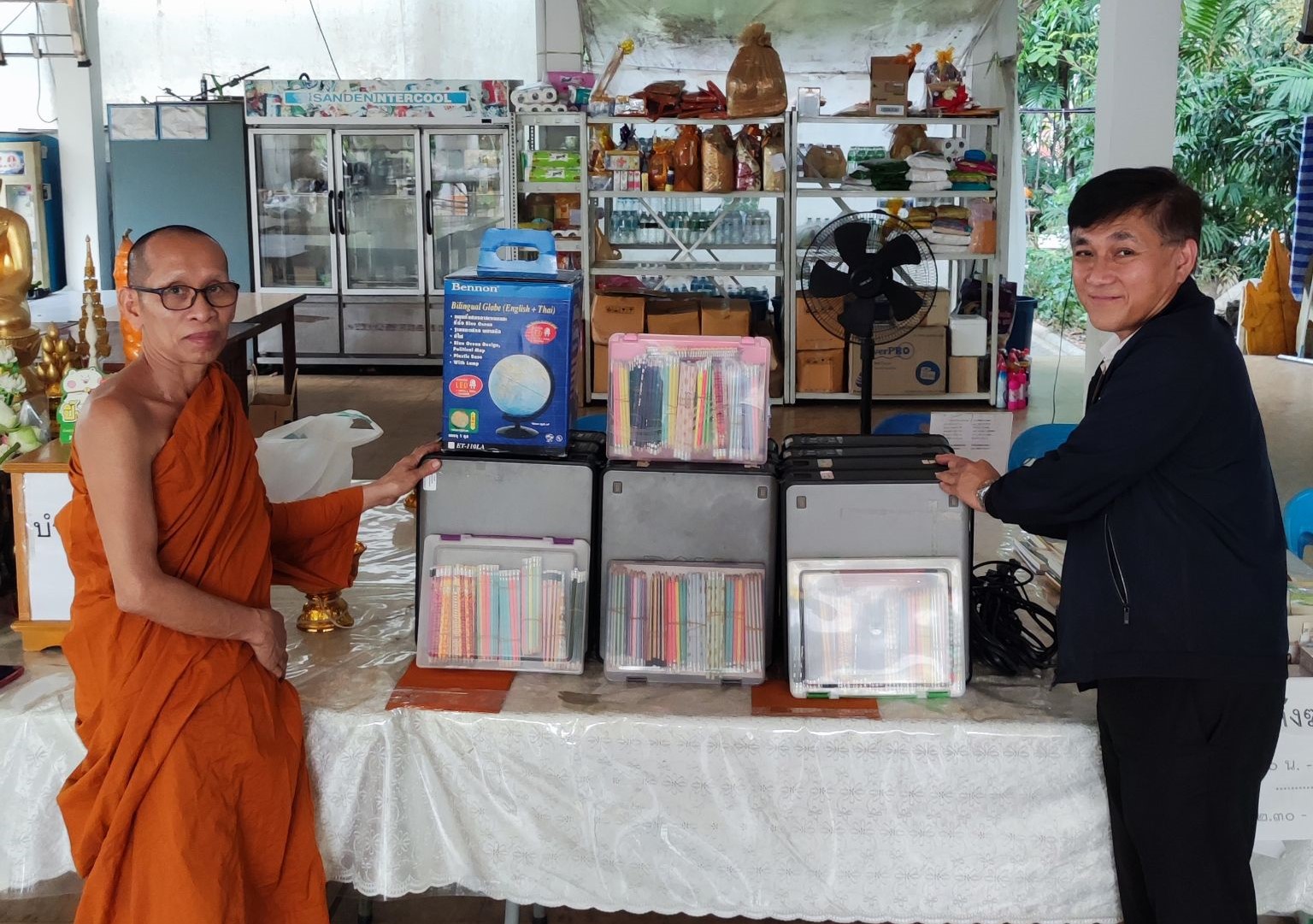 “ฟอลคอนประกันภัย” รุดช่วยเหลือโรงเรียนถูกไฟไหม้ เร่งมอบอุปกรณ์การเรียนการสอนจำเป็น ให้แก่รร.บ้านห้วยขอน อำเภอสอง จังหวัดแพร่