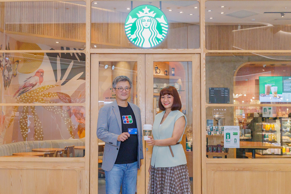 เจซีบีจับมือสตาร์บัคส์ ชู Lifestyle Experience