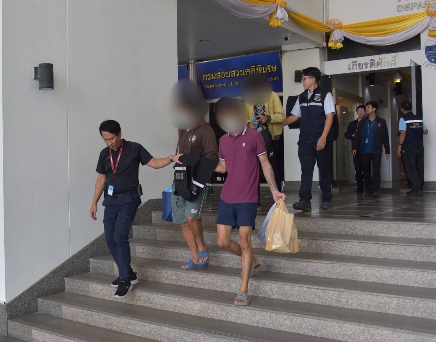 DSI นำตัวผู้ต้องหากระทำผิดโดยใช้เว็บไซต์  ฝากขังศาลอาญา 