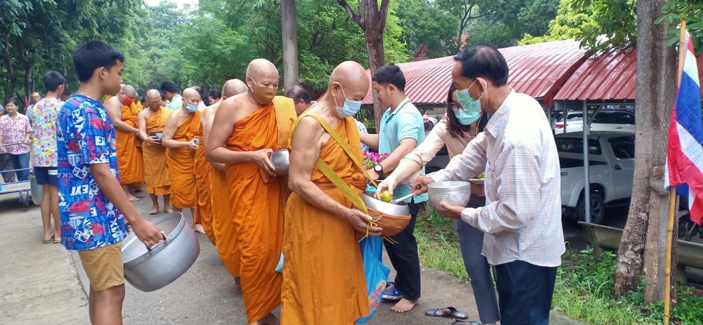 อ่างทองร่วมสืบสานวัฒนธรรมประเพณีตักบาตรเทโว