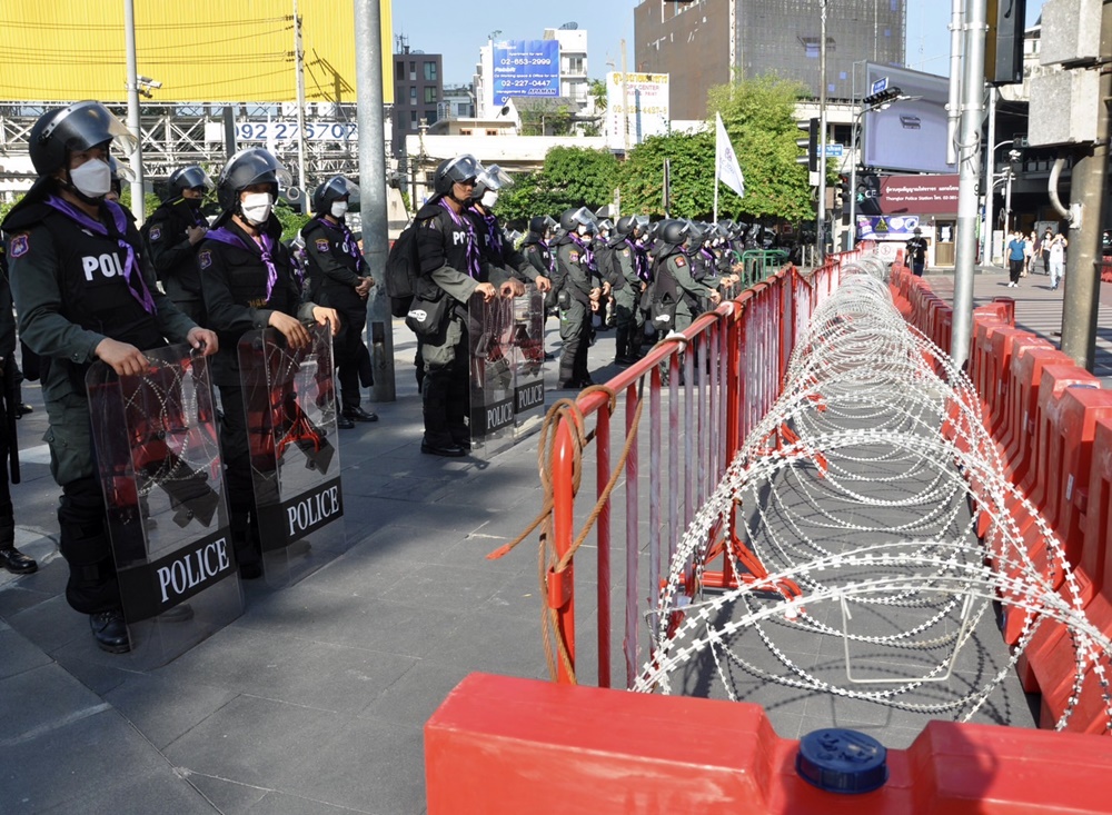 คุมเข้ม "แยกอโศกมนตรี" ห้ามม็อบผ่าน (ประมวลภาพ)