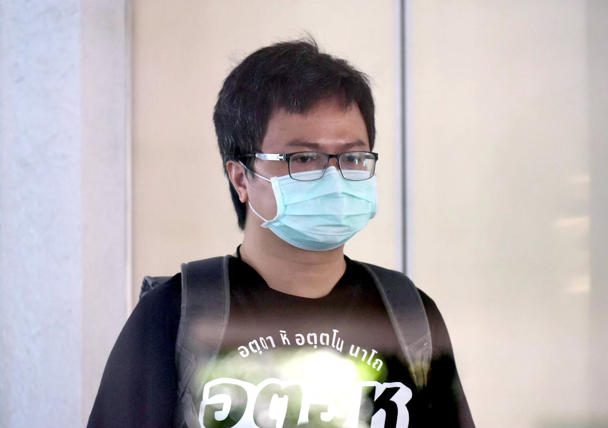 แค่ล้ำเส้นไปบ้าง! 'อานนท์' อวยสุดลิ่ม 'ทะลุแก๊ส' ชุมนุมสันติวิธีกว่าม็อบเหลือง-แดง 