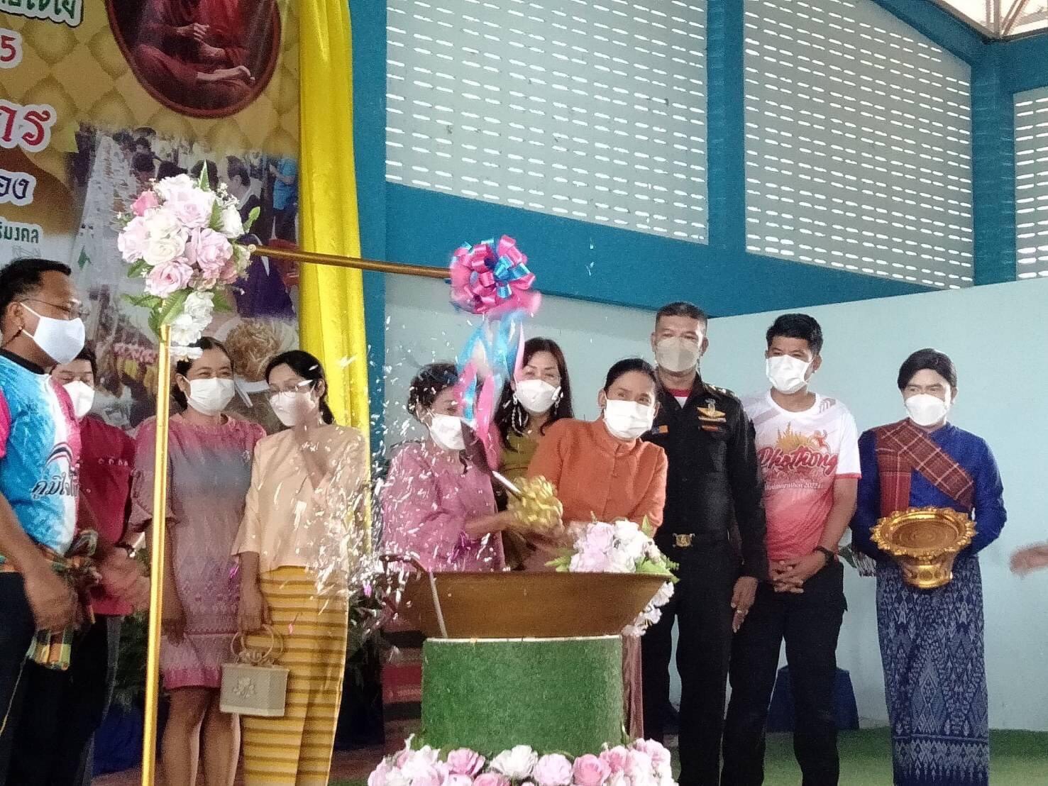 อำเภอไชโยจัดเทศกาลกินผัดไทยไหว้พระสมเด็จเกษไชโย 2565